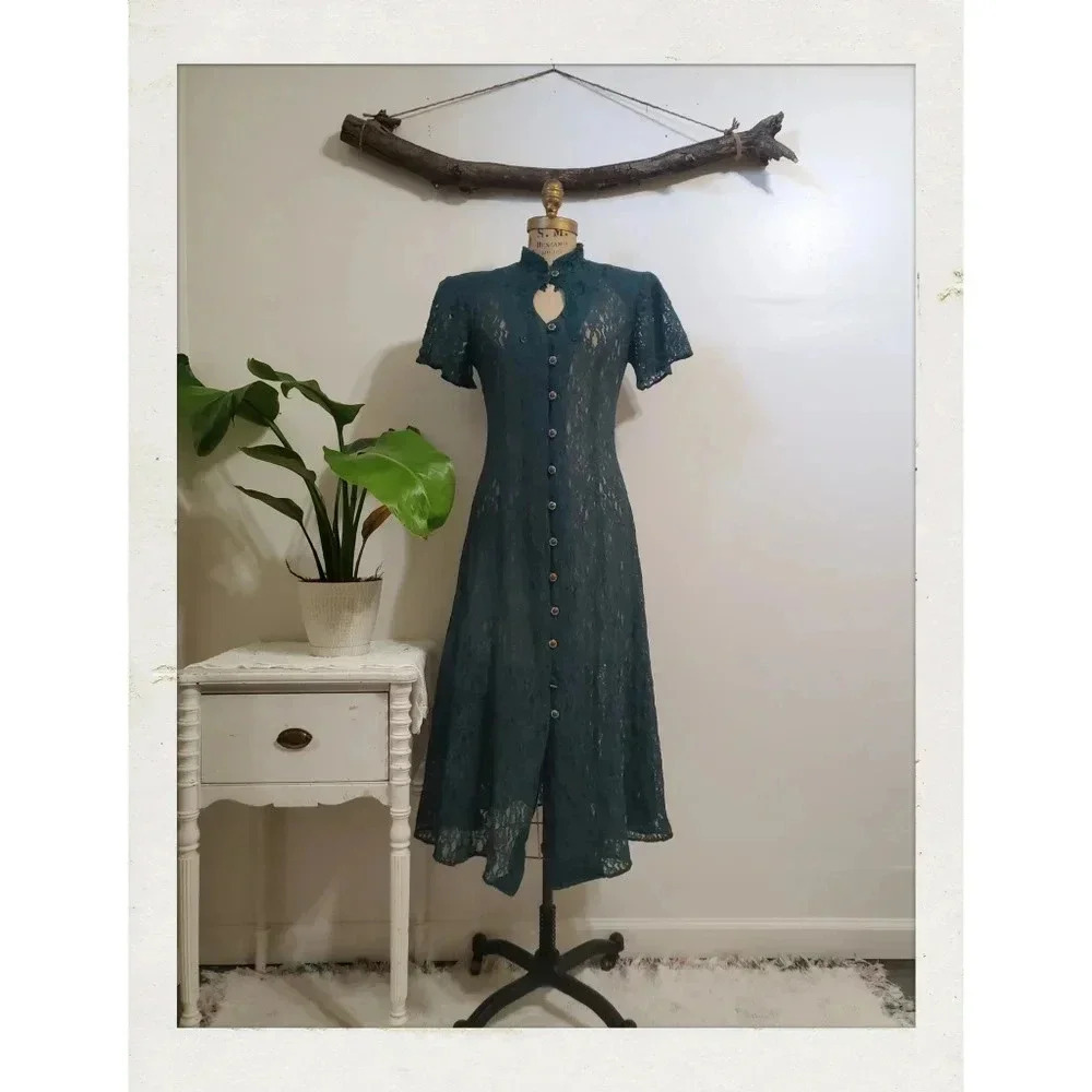 Vintage Victorian Green Lace Mid-Century Renaissance Boho Flowy Sheet Dress